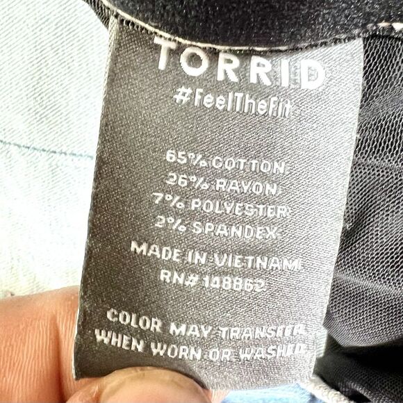 Torrid Jeans Women’s Size 18 (Actual 37x22) Crop Bombshell Skinny Distressed - Picture 10 of 15